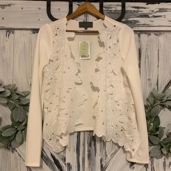 White Snow on Daisies Cardi - Picture 3 of 6